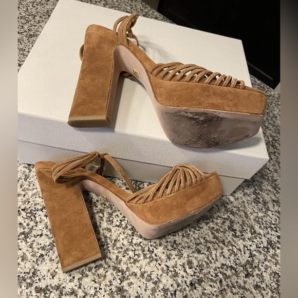 Veronica Beard Fletcher Platform
Hazelwood Suede Ankle Strap Sandals
Sz 9.5 - Picture 14 of 16